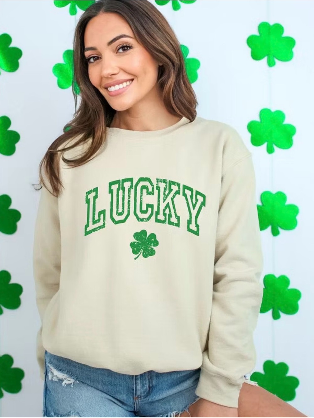 🆕 Simply Sage Market Women's Graphic Sweatshirt Lucky Clover Distressed Green